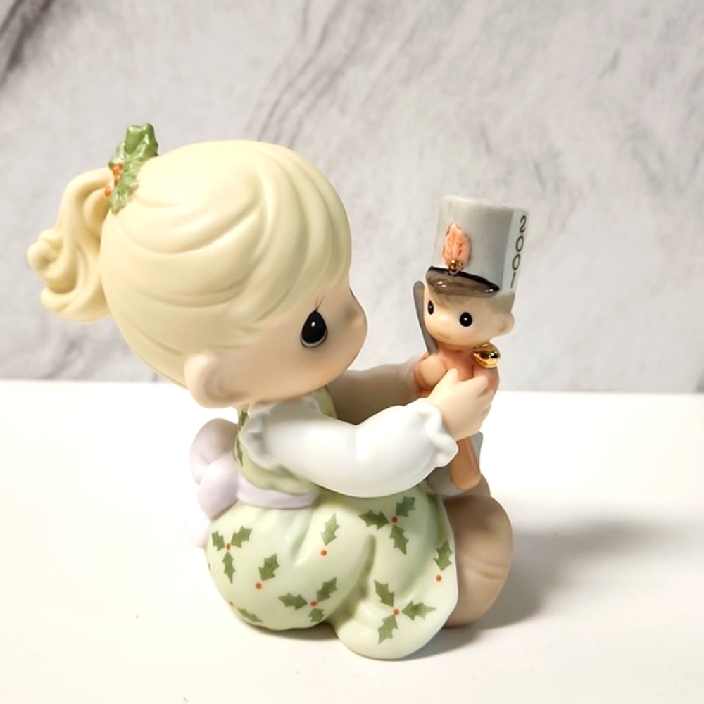 Precious moments 2001 annual edition